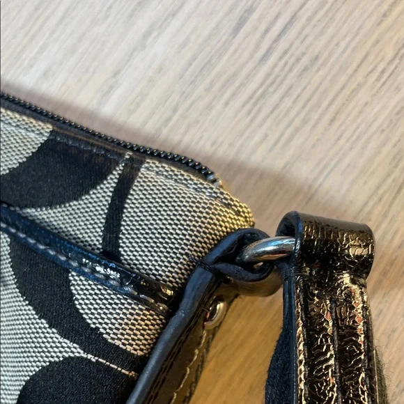 💙 Coach Signature Black and Tan Shoulder Bag - Picture 7 of 13